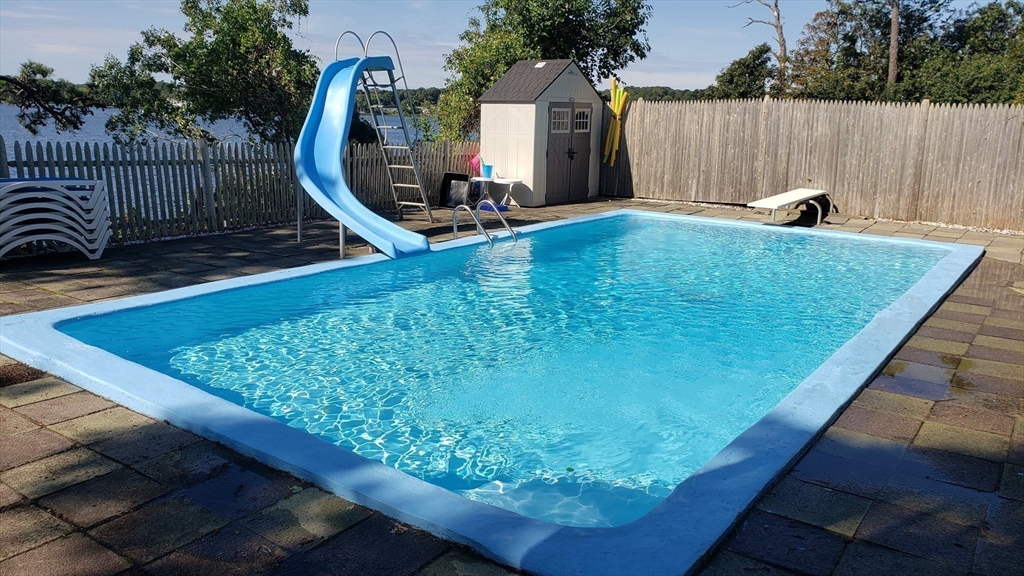 7 Leslie Ln