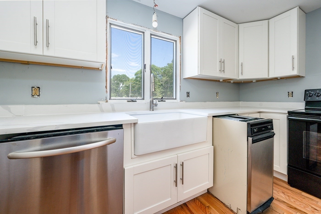 87 Regis Rd