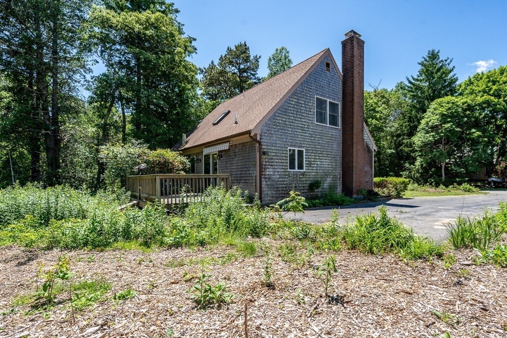 87 Regis Rd