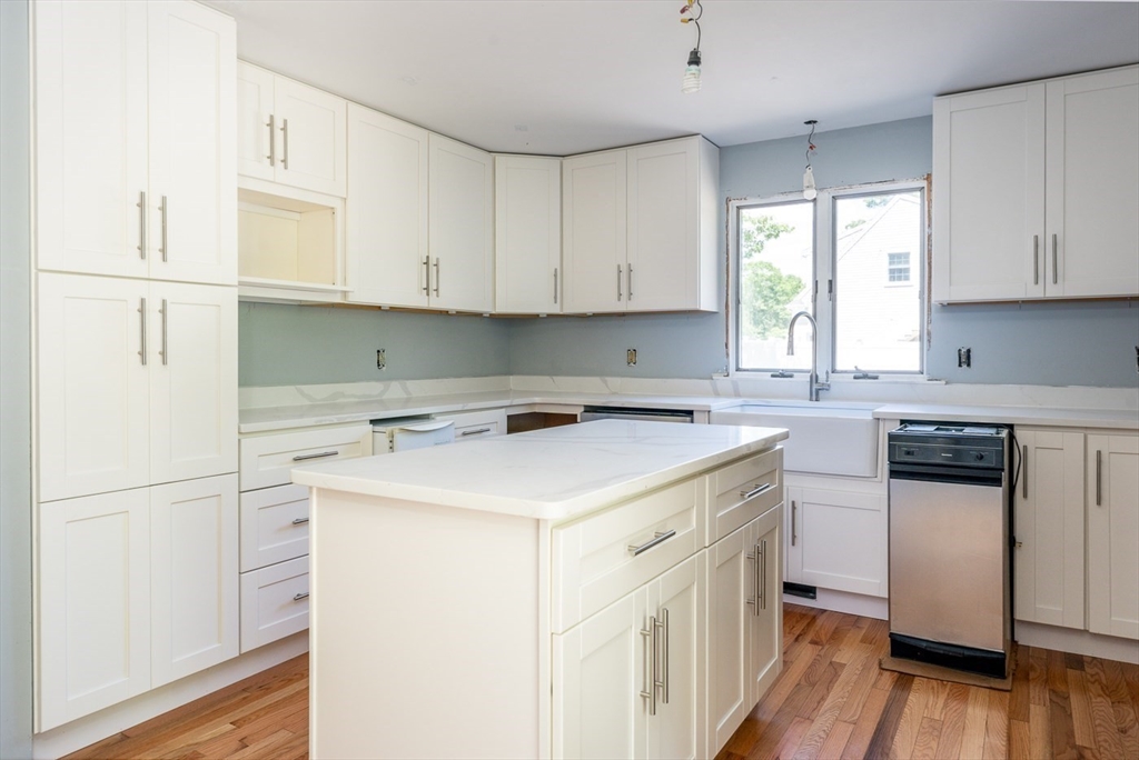87 Regis Rd