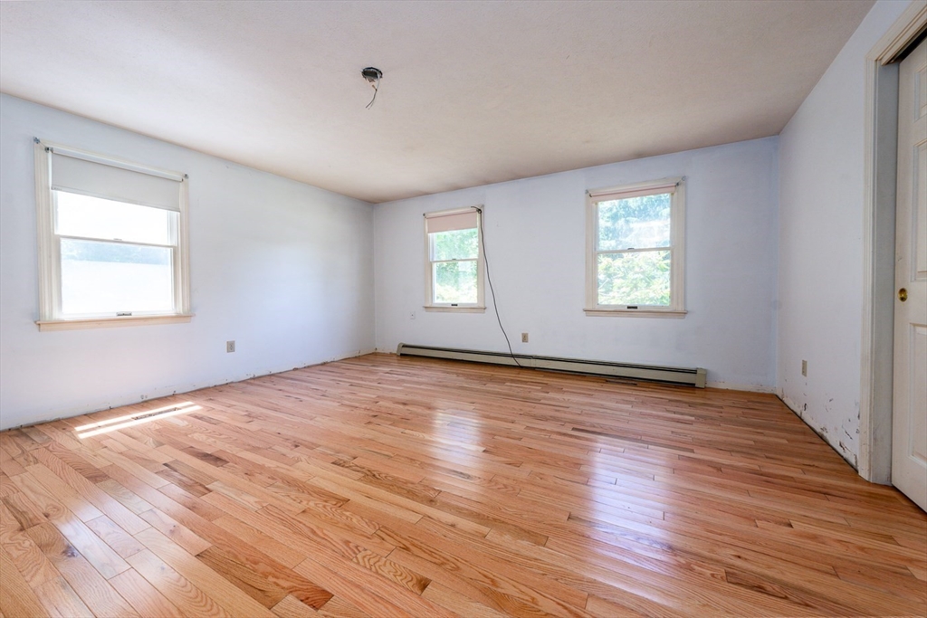 87 Regis Rd