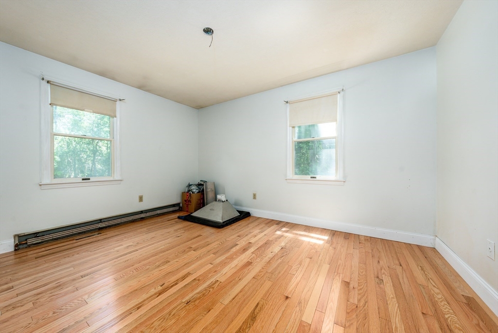 87 Regis Rd