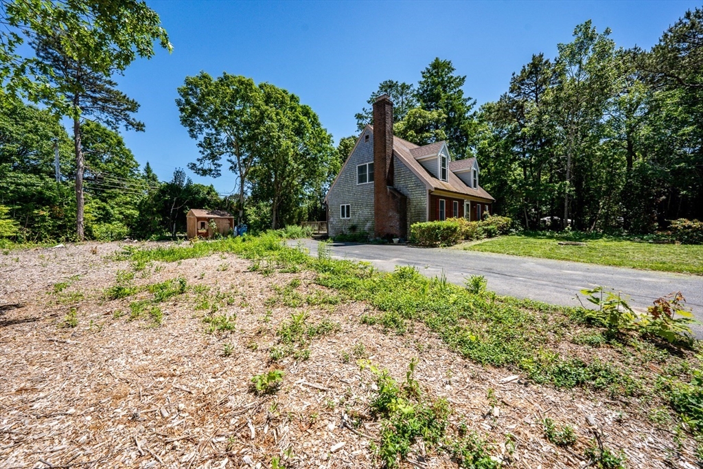 87 Regis Rd