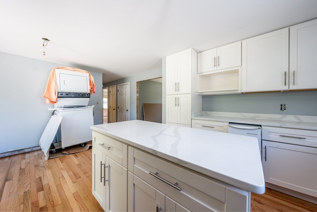 87 Regis Rd