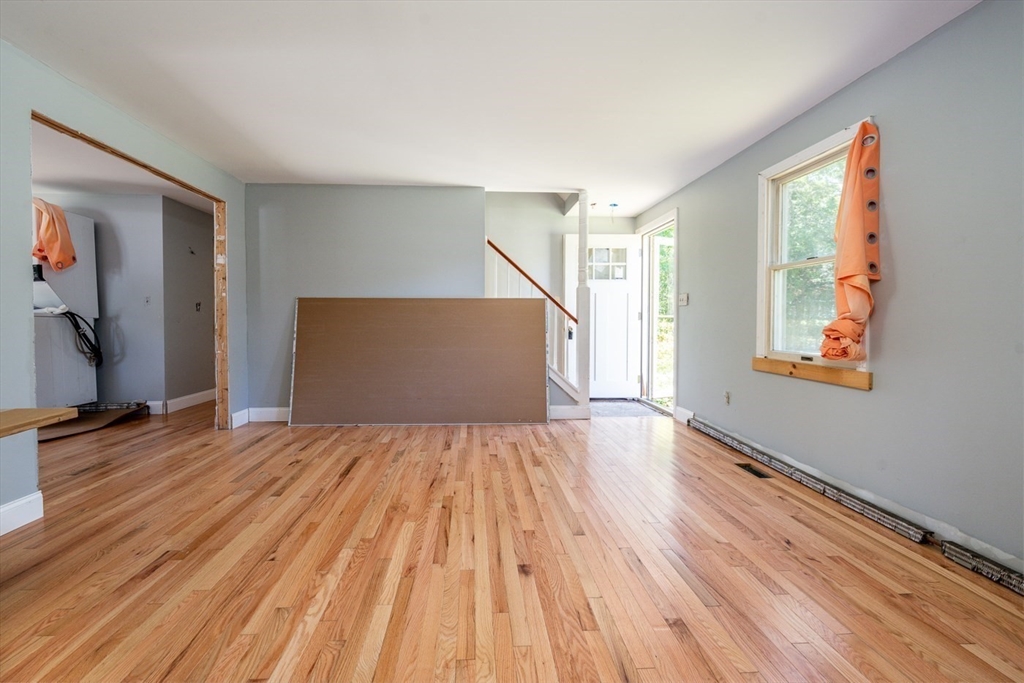 87 Regis Rd