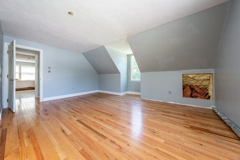 87 Regis Rd