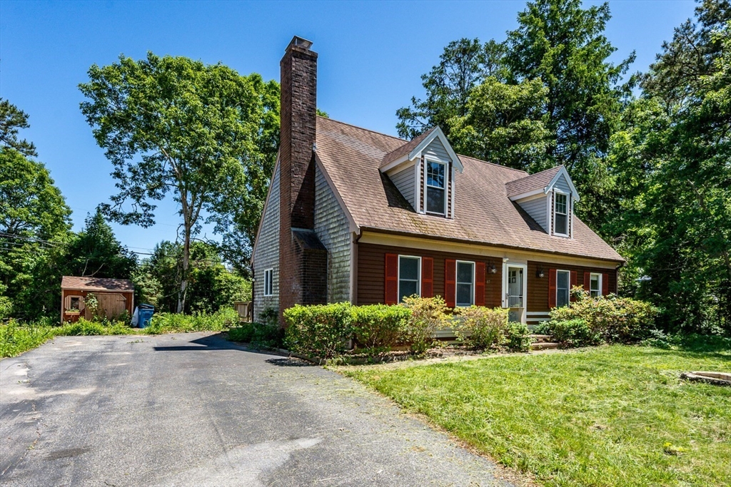 87 Regis Rd