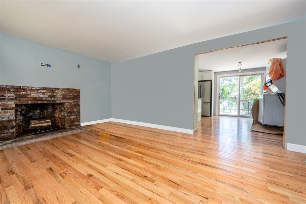 87 Regis Rd