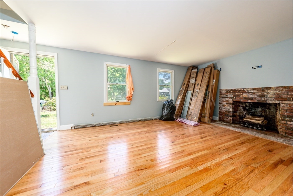 87 Regis Rd