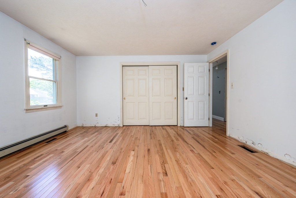 87 Regis Rd
