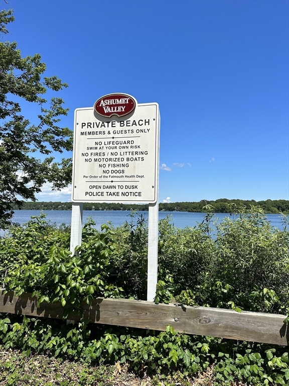 87 Regis Rd