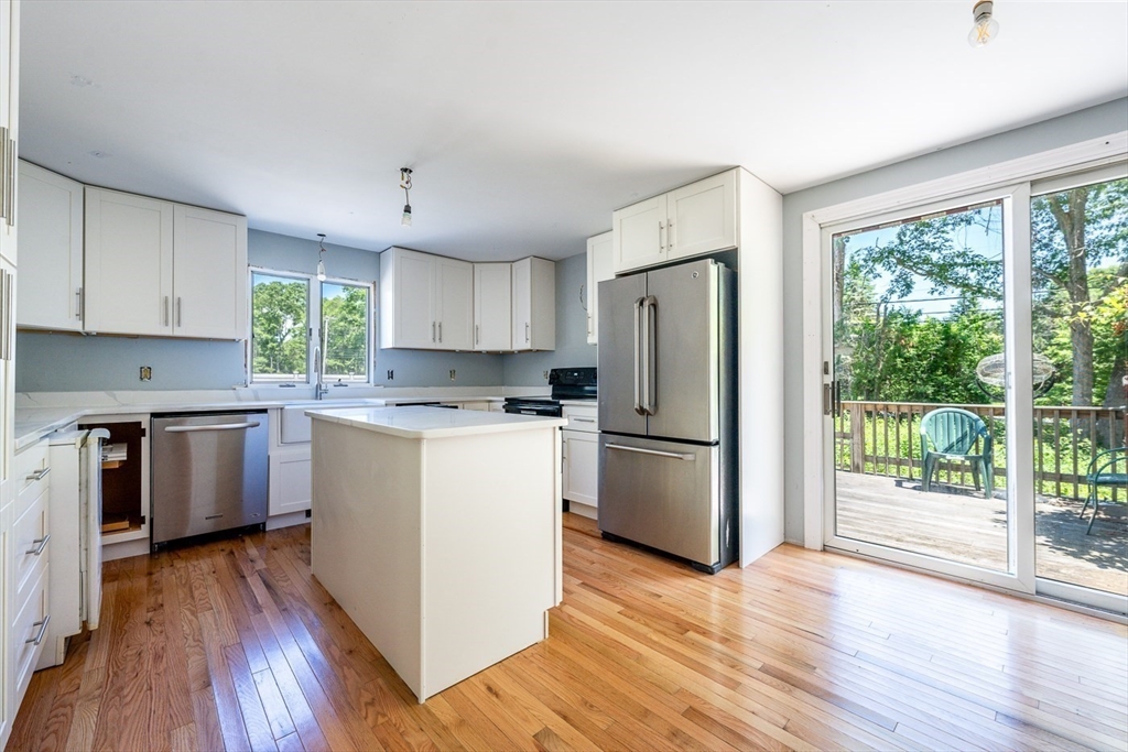 87 Regis Rd