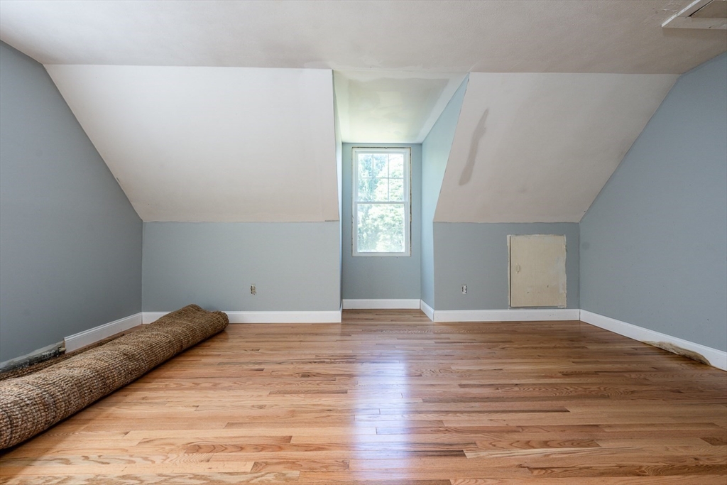 87 Regis Rd