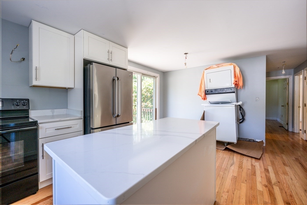 87 Regis Rd