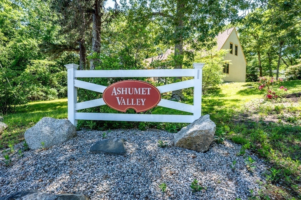 87 Regis Rd