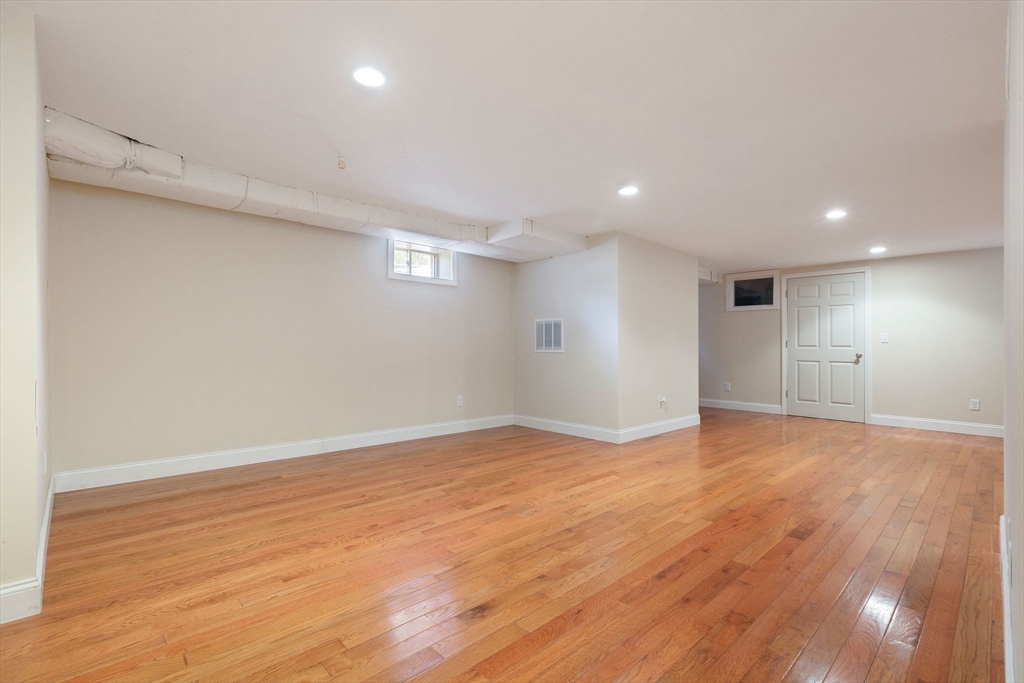 121 Camp St # 137