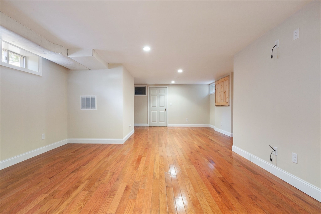 121 Camp St # 137