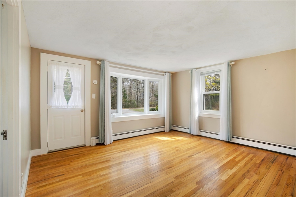 61 Old Phinneys Ln