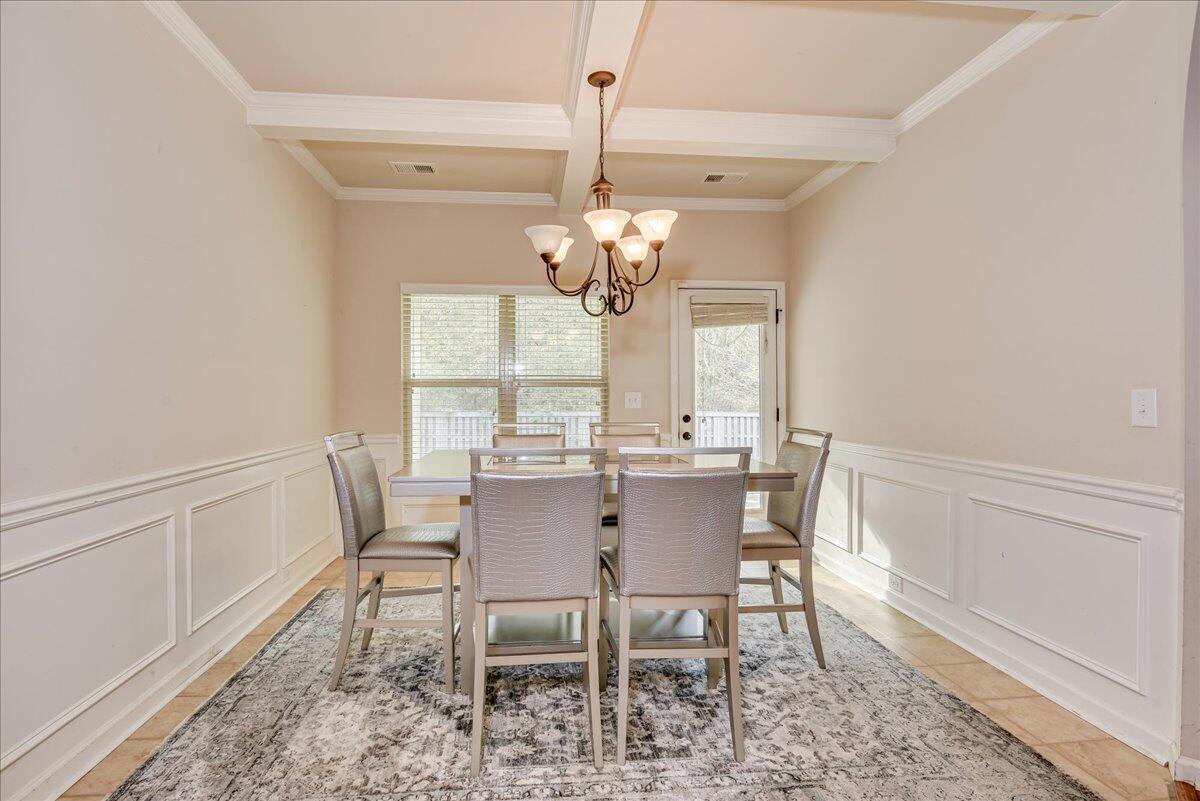 1169 Prides Crossing