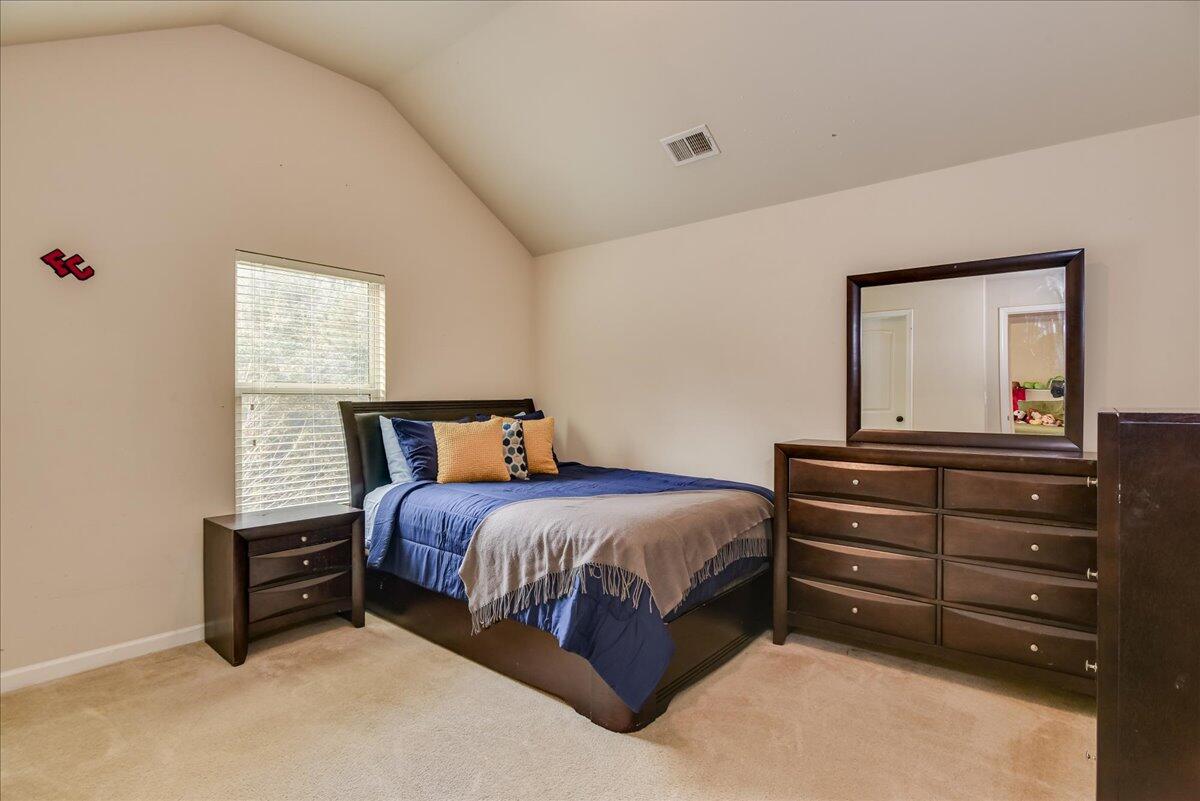 1169 Prides Crossing