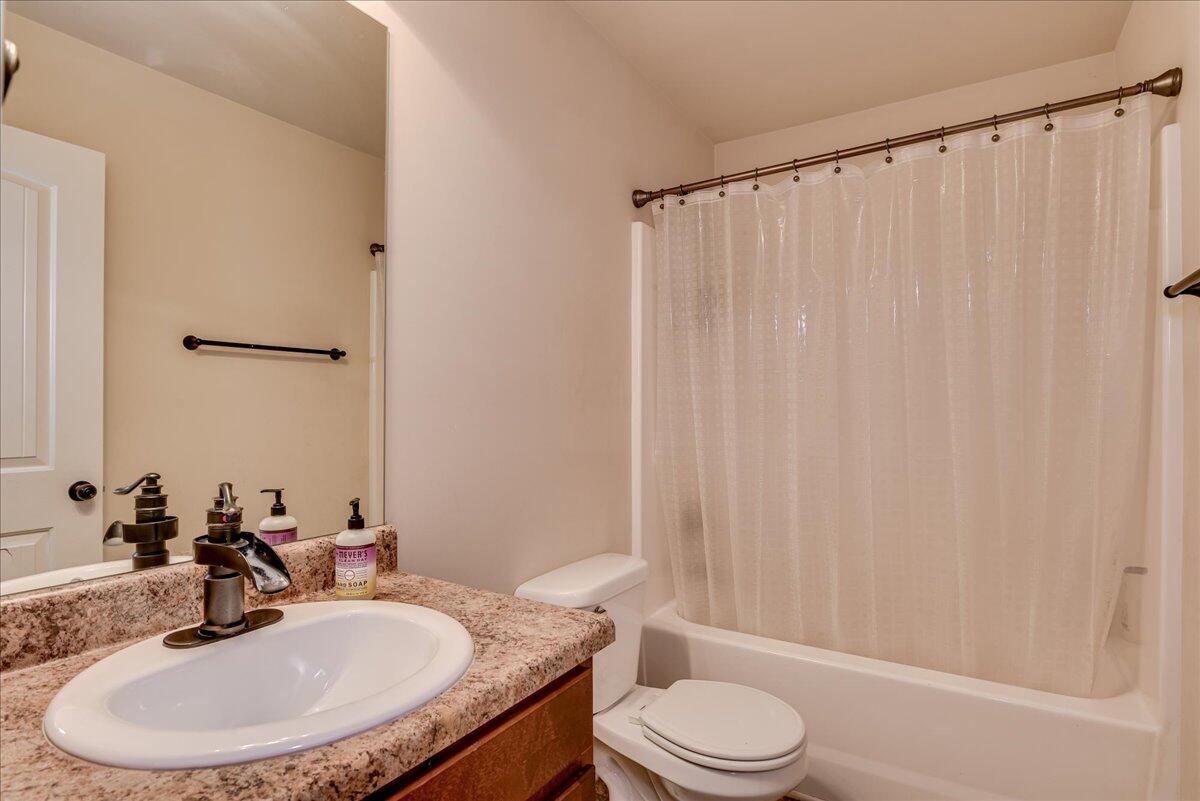 1169 Prides Crossing