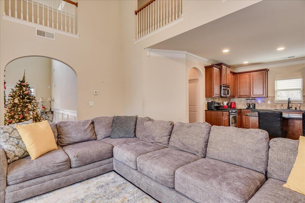 1169 Prides Crossing