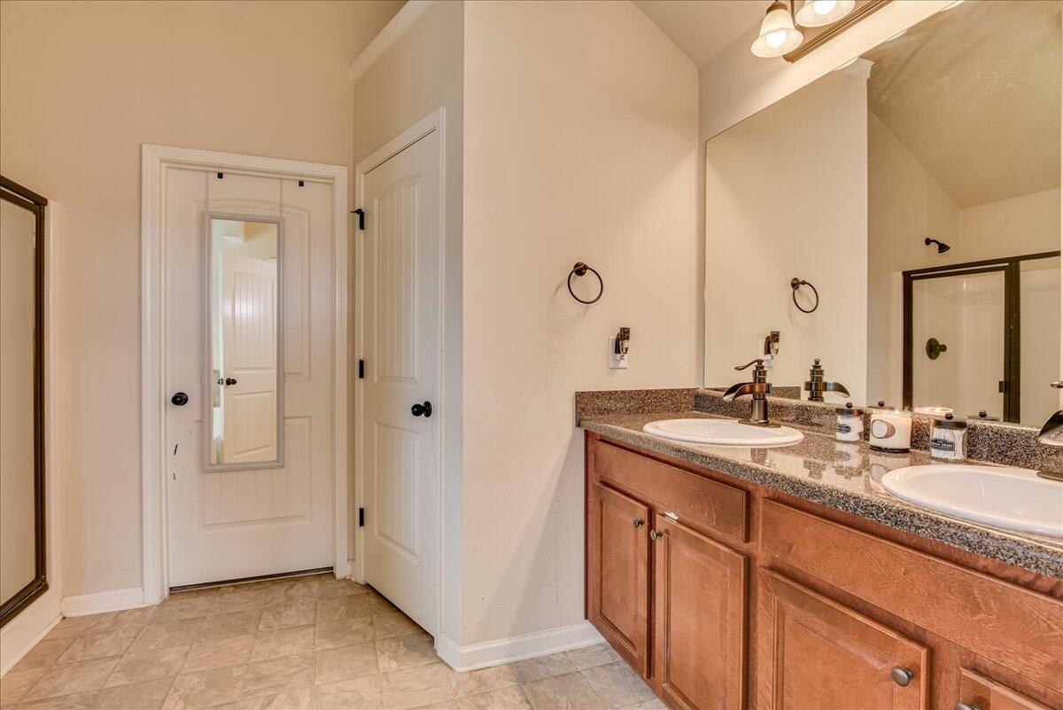 1169 Prides Crossing