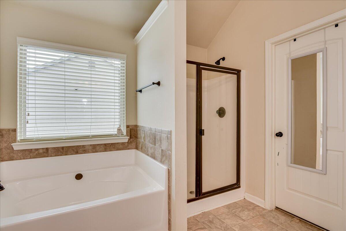 1169 Prides Crossing