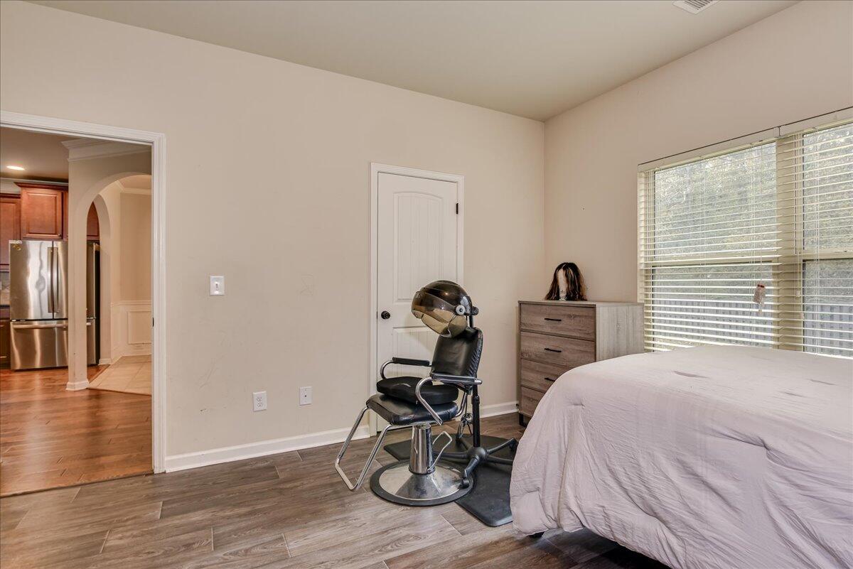 1169 Prides Crossing