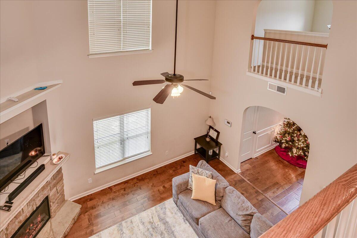 1169 Prides Crossing