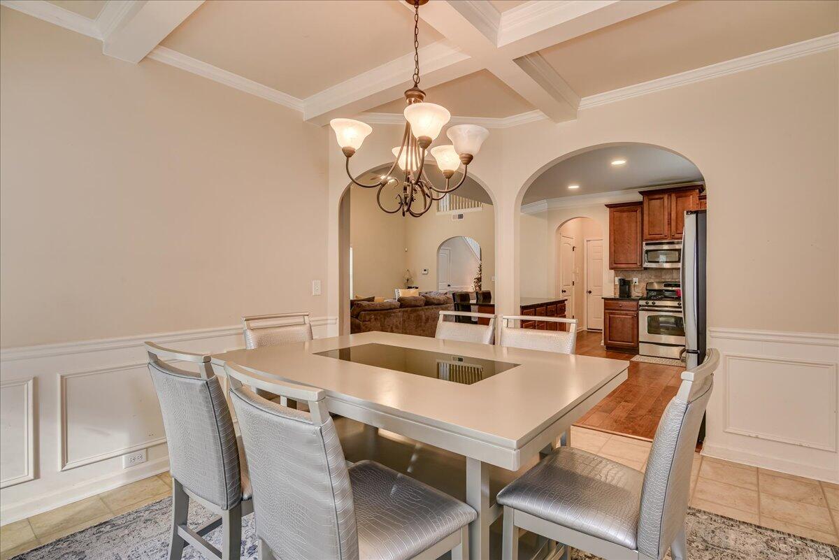 1169 Prides Crossing