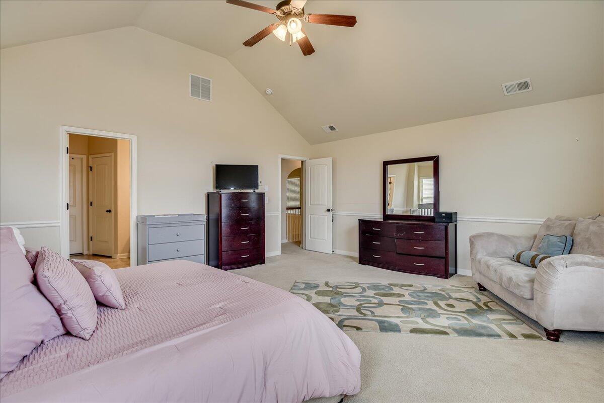 1169 Prides Crossing