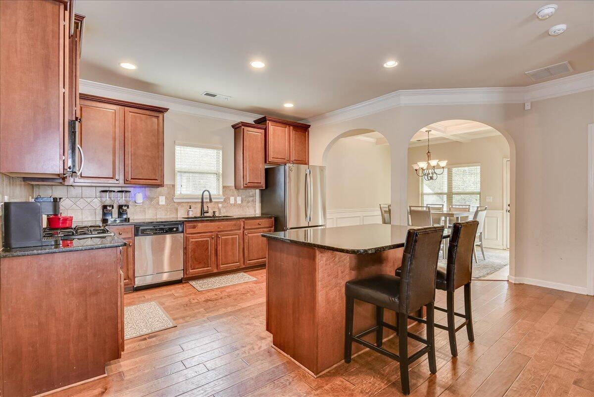 1169 Prides Crossing