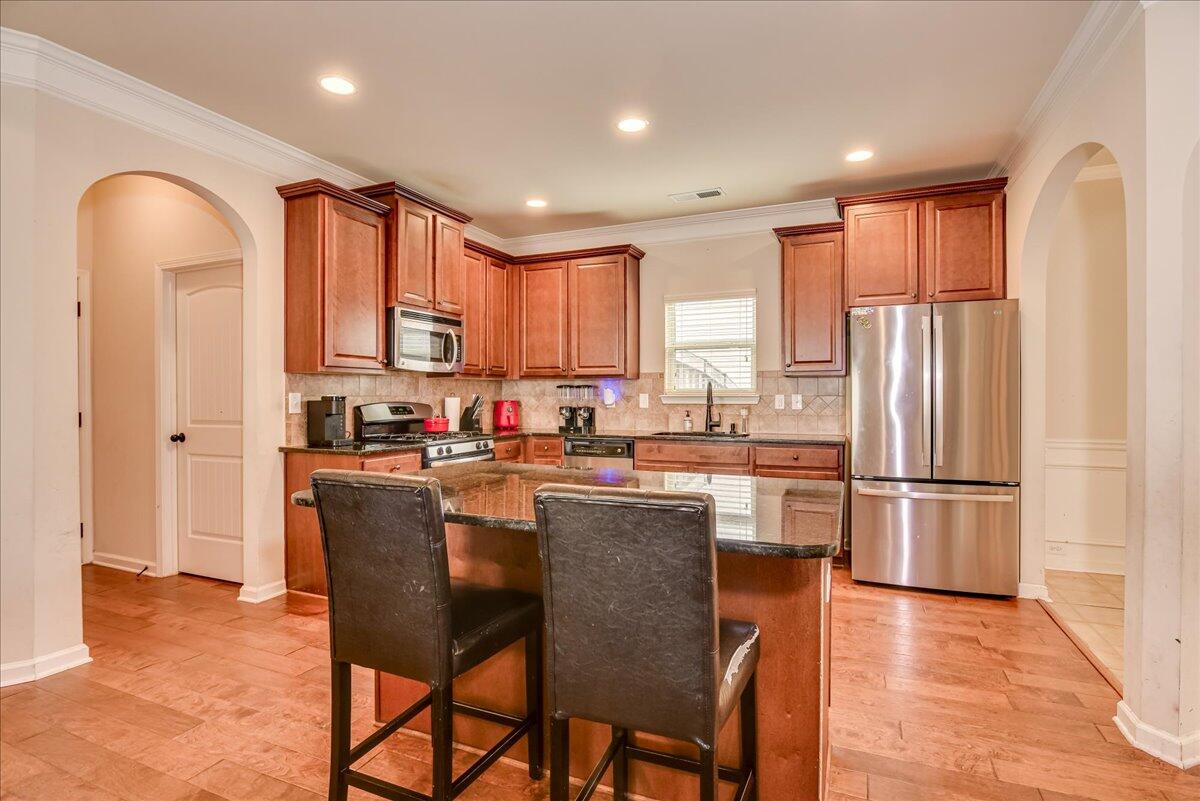 1169 Prides Crossing