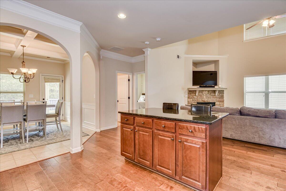 1169 Prides Crossing