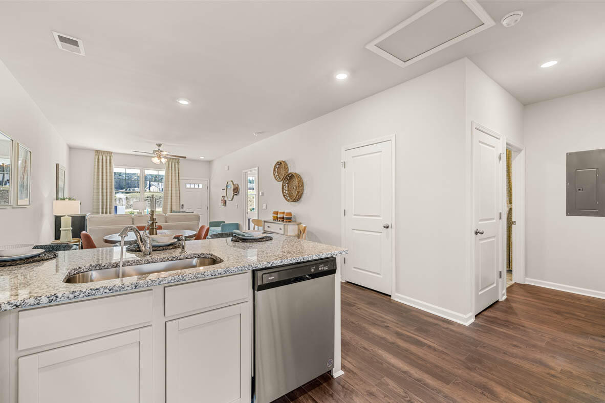 843 Feldspar Manor