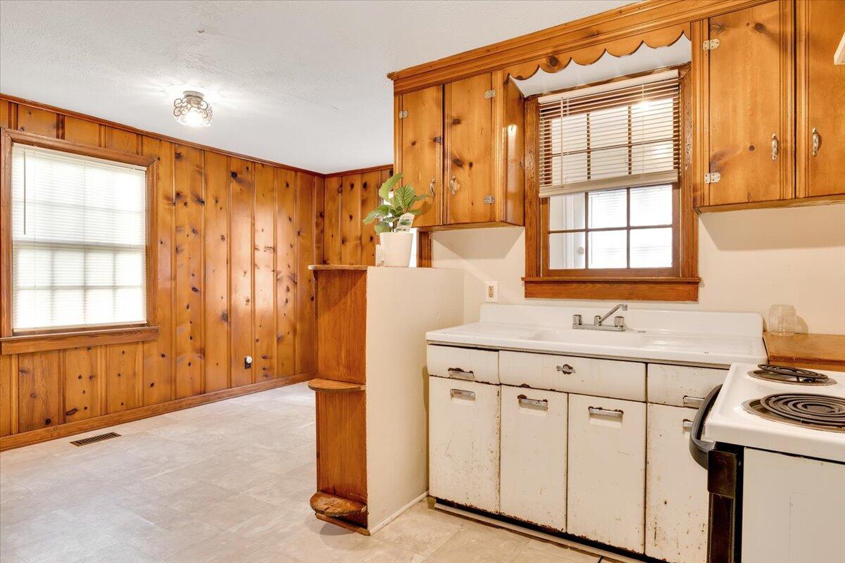 256 Williamsburg Street NE