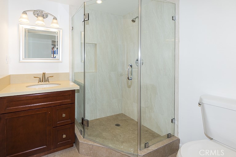 3240 Montrose Avenue