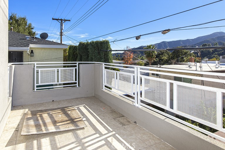 3240 Montrose Avenue