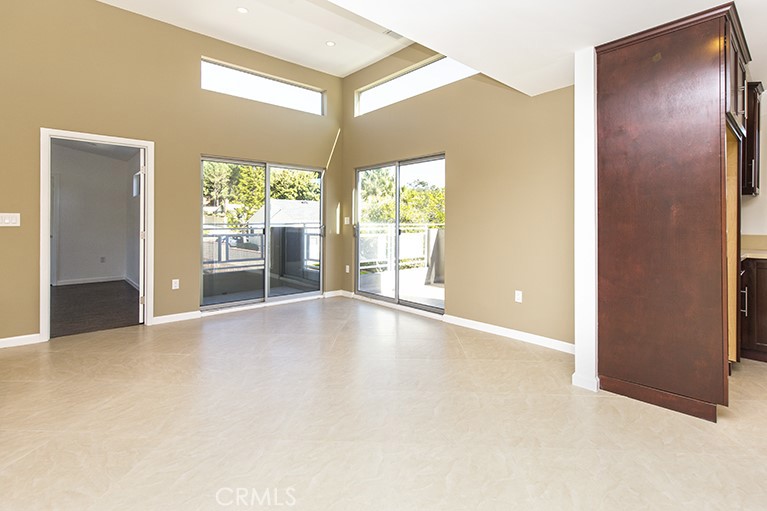 3240 Montrose Avenue