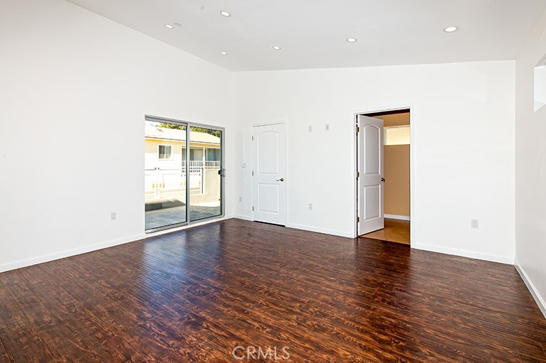 3240 Montrose Avenue