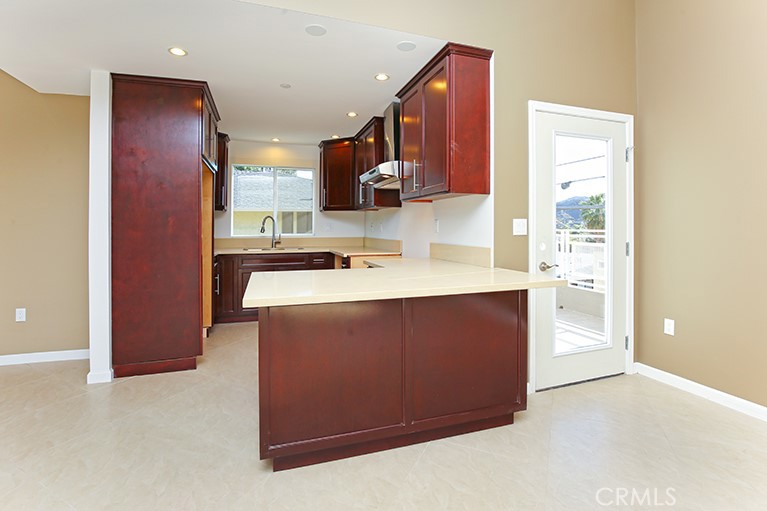 3240 Montrose Avenue