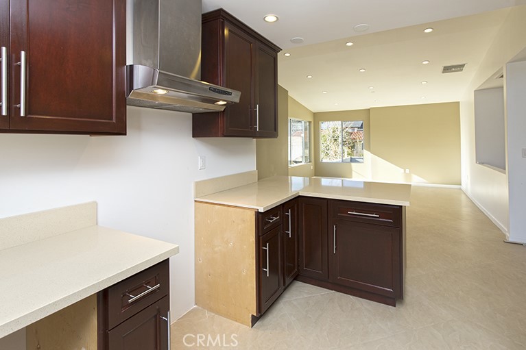 3240 Montrose Avenue