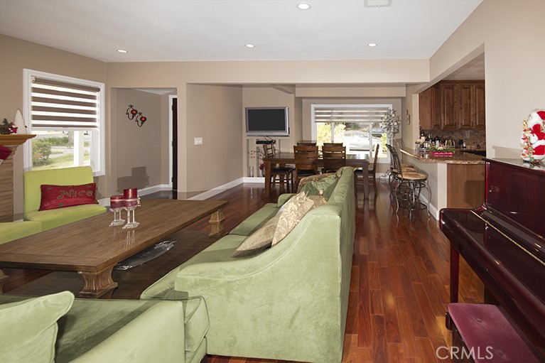 3238 Montrose