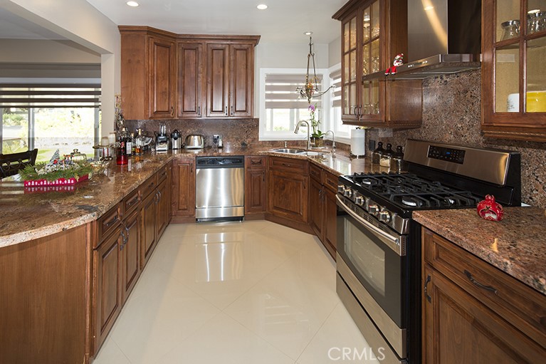 3238 Montrose