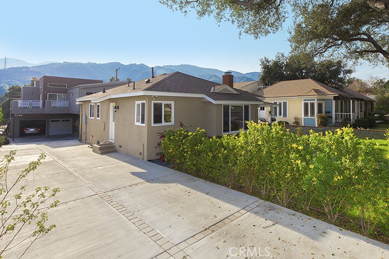 3238 Montrose