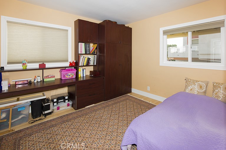 3238 Montrose