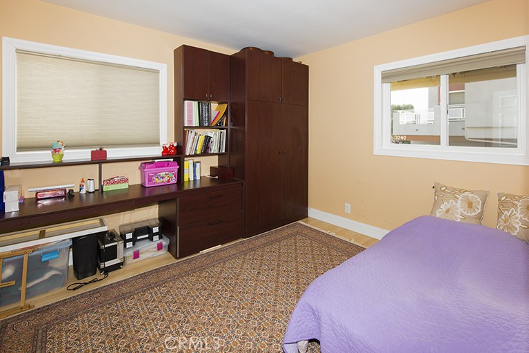 3238 Montrose