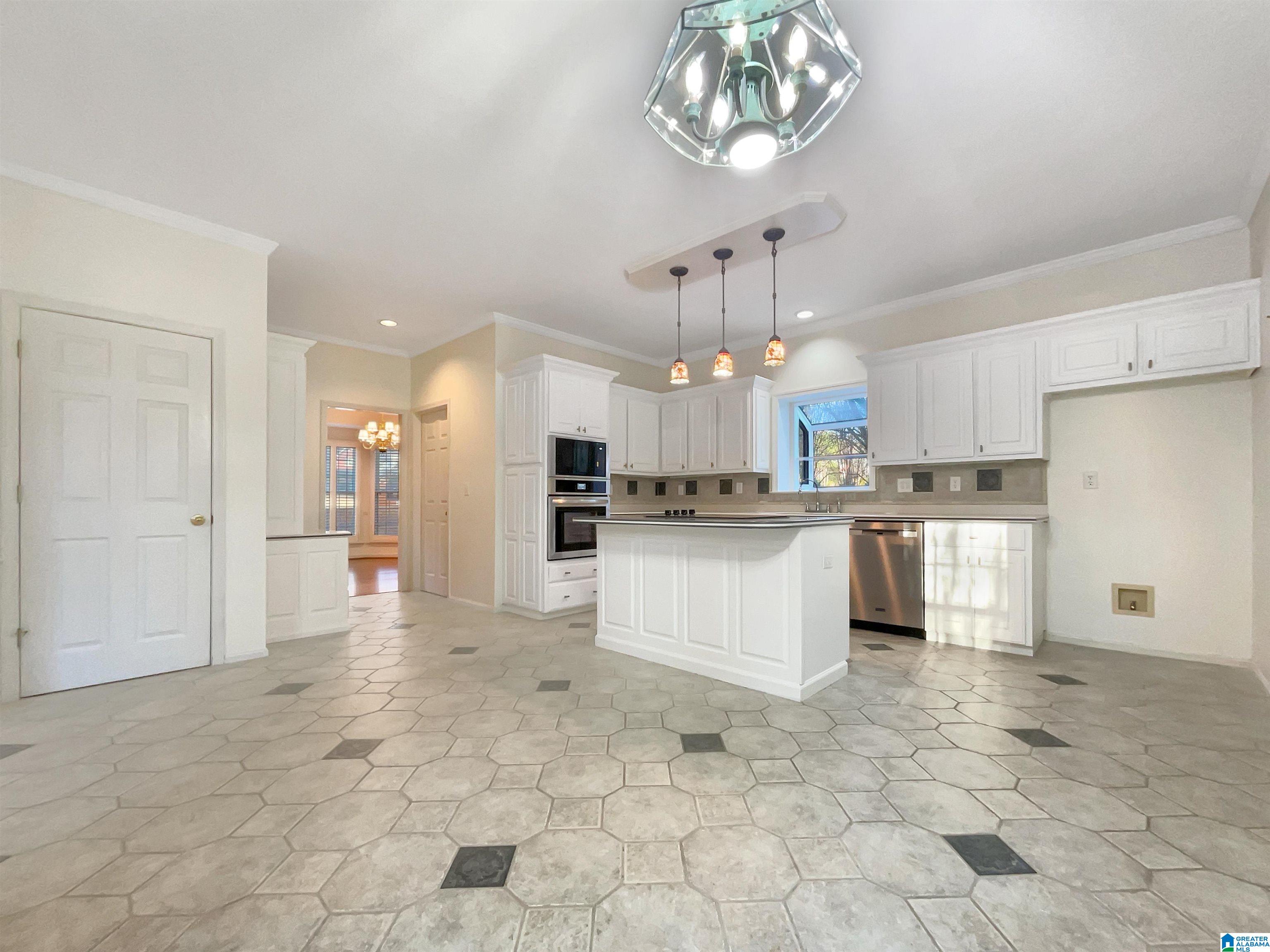 805 HILLSHIRE DRIVE