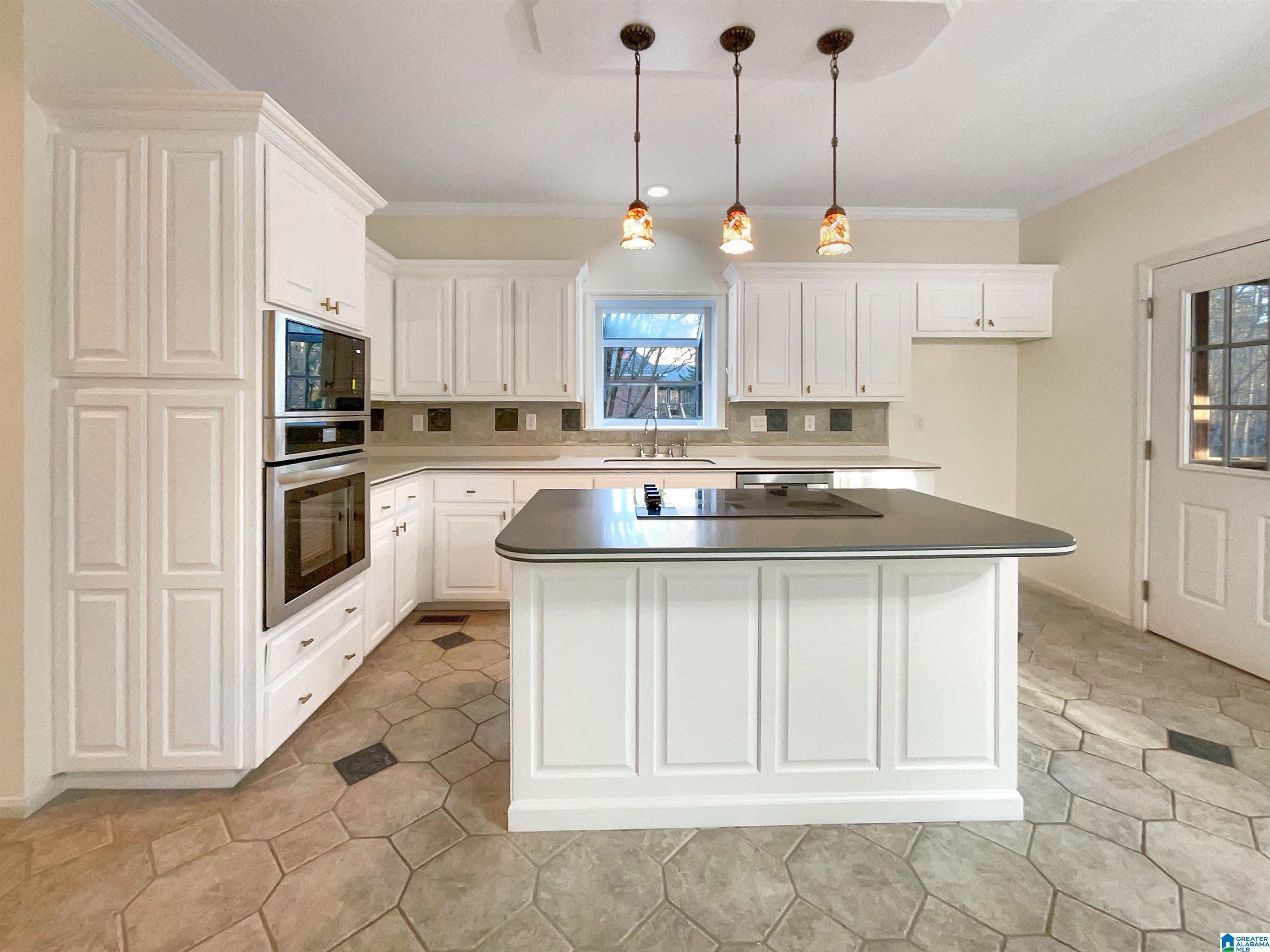 805 HILLSHIRE DRIVE